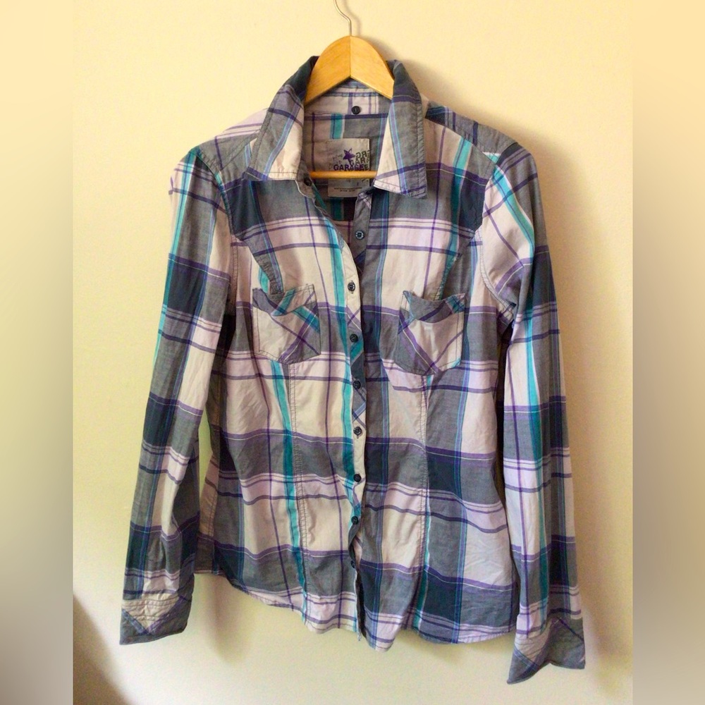 Garage woman’s button up shirt. Size large.